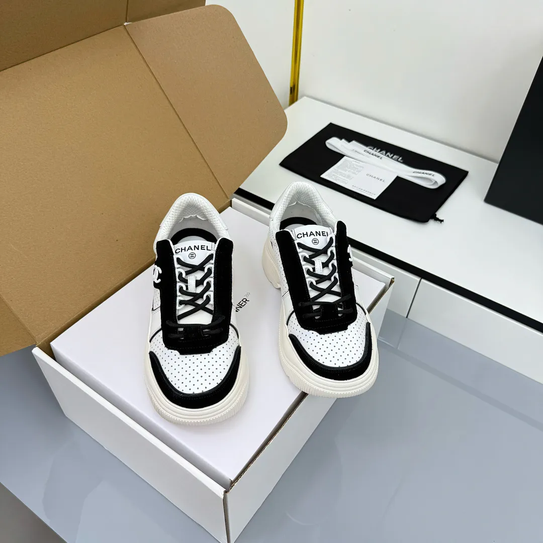 👟👟Ex-factory price 620👟👟 Chanel bread shoes ~ original calfskin panda shoes Chanel 25C latest hot style panda black and white sports shoes casual sneakers Xiaoxiang hot item classic black and white panda color coco girls must pay Fabric: original custom mixed sheepskin lining: original imported breathable mesh lining outsole: Original molded rubber + TPU combination Size: Women's 35-41